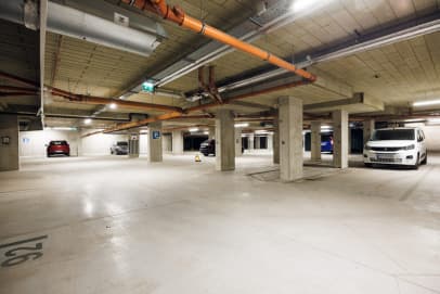 Cena netto 1 370 000 zł wraz z miejscem postojowym 17